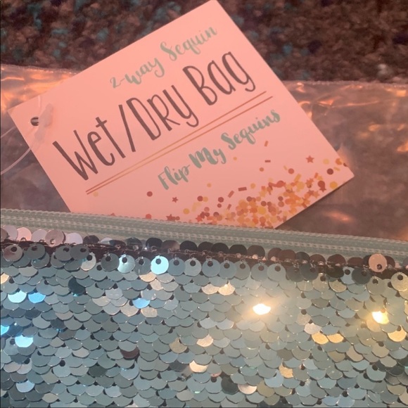 Aqua/Silver Sequin Wet-Dry Wristlet/Bag. 2-way sequins. 12.5” x 8.5” - Picture 3 of 6